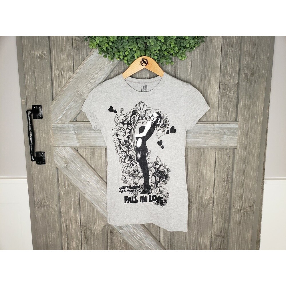 Marilyn Monroe Small Juniors Tee Yves Montand T-shirt Fall In Love 1960